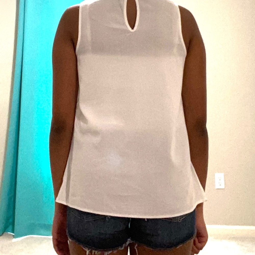 White Roses Keyhole Blouse - Picture 2 of 6